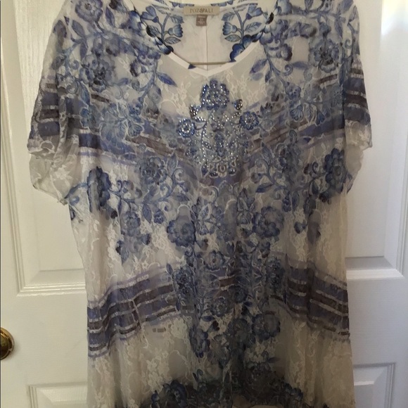 Woman’s fancy beaded top 2x blue and white lace - Picture 2 of 4